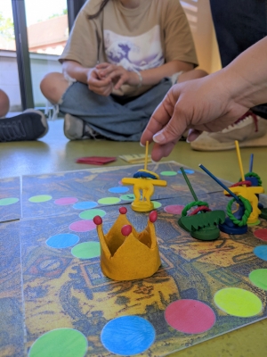 Die S&uuml;&szlig;holzkrone auf dem Spielbrett.